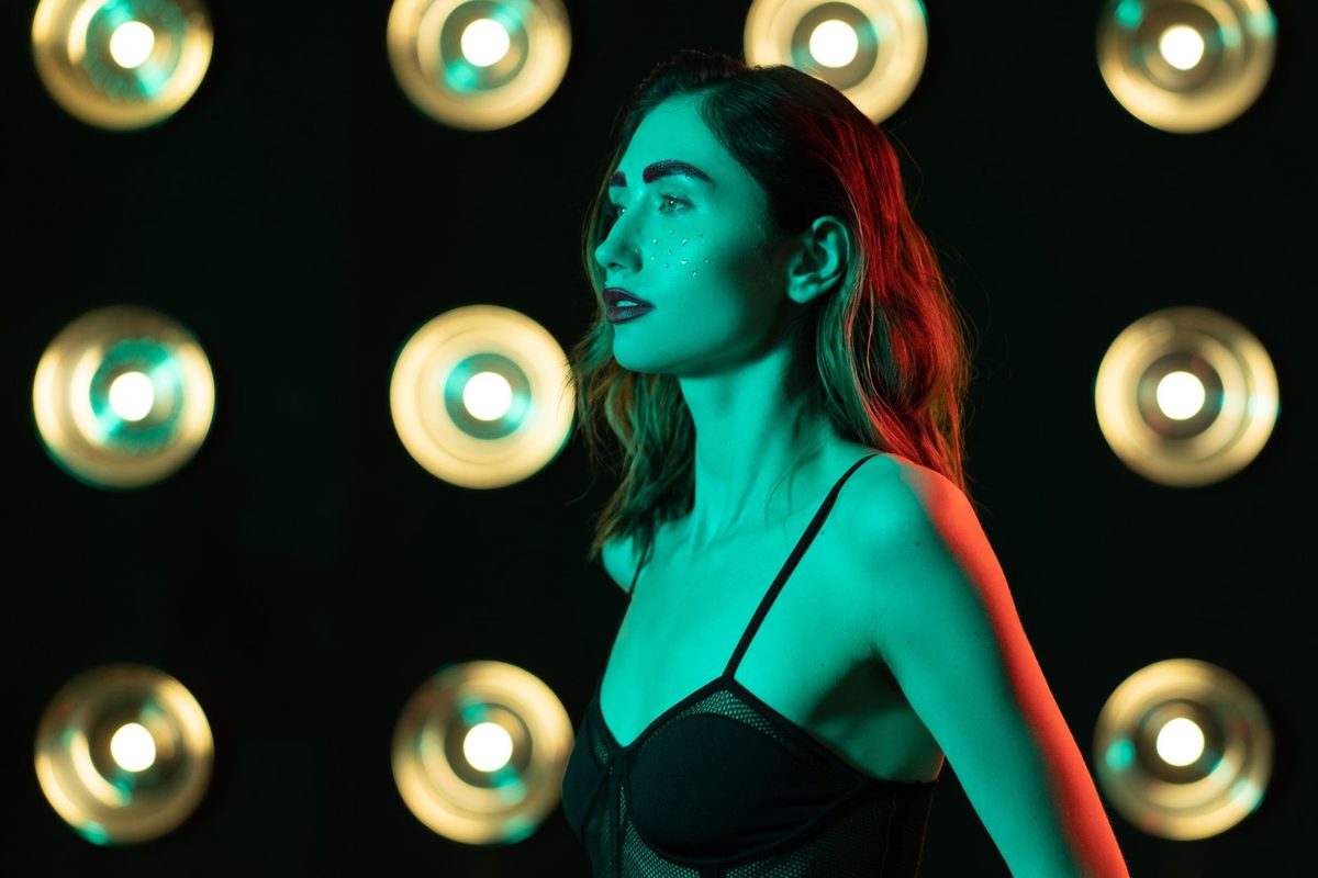 What is an OnlyFans agency? The business model behind creator management