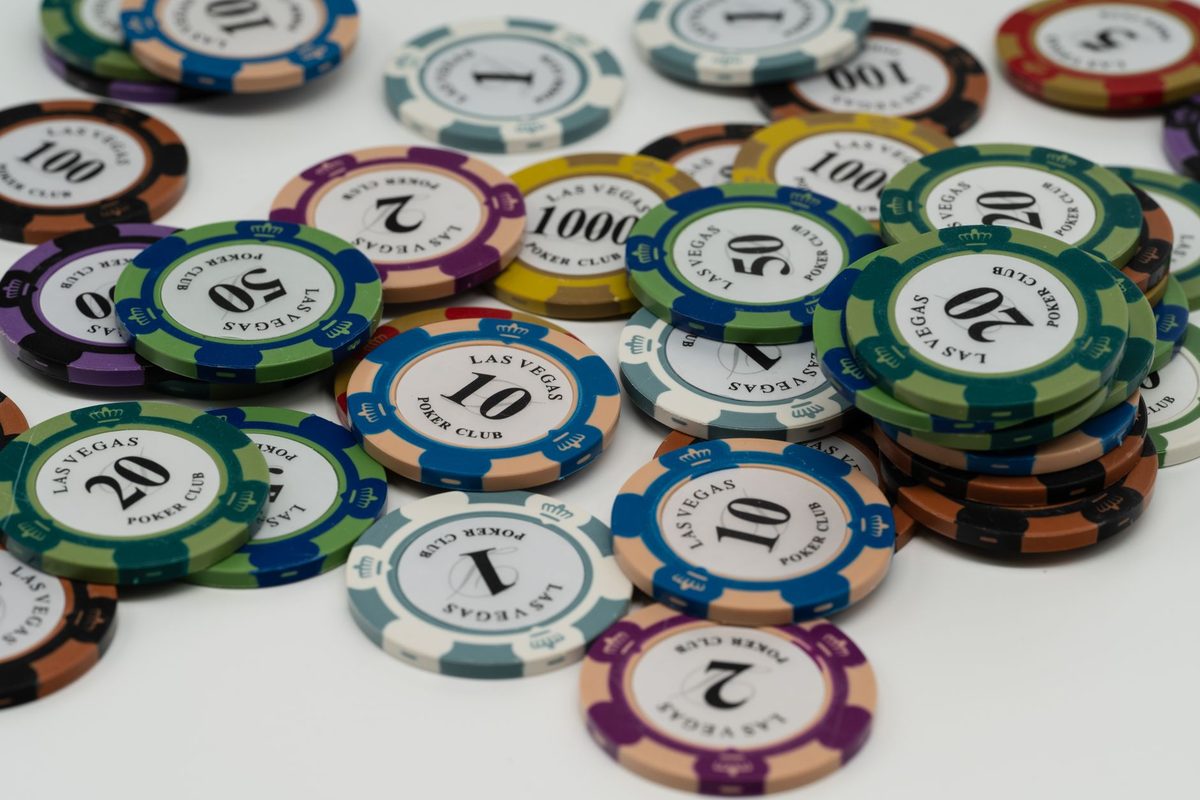 Casino affiliate programs: revenue share, CPA, and hybrid payouts